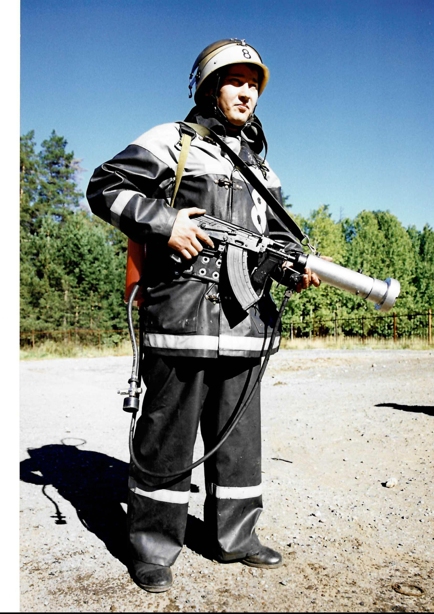 УИП фото с пожарным.jpg